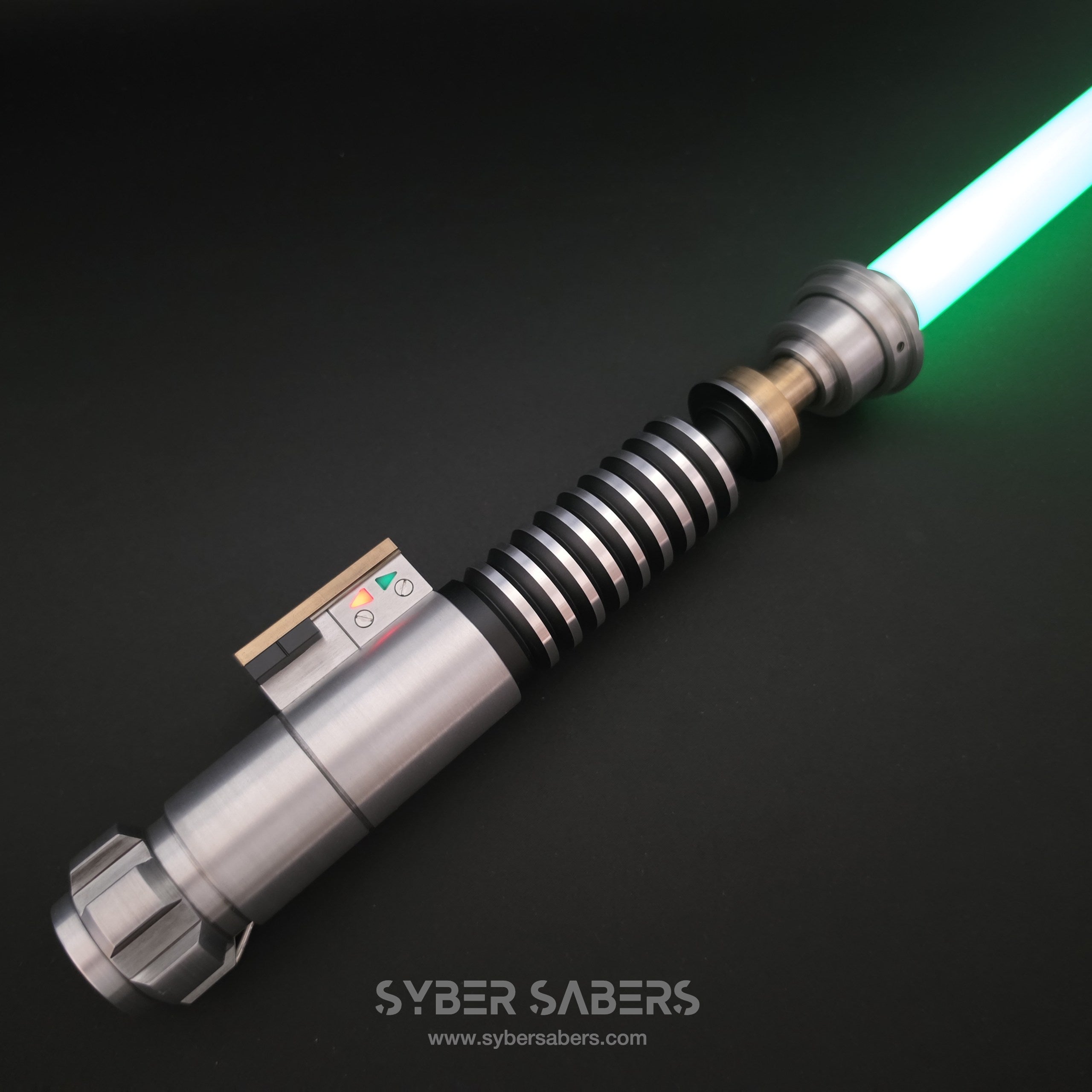 ELF SABERS ルーク　ライトセーバー ELF MANDALORIAN HERO カスタムライトセーバー｜SYBERSABERS